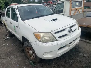 Toyota Hilux 2010 White