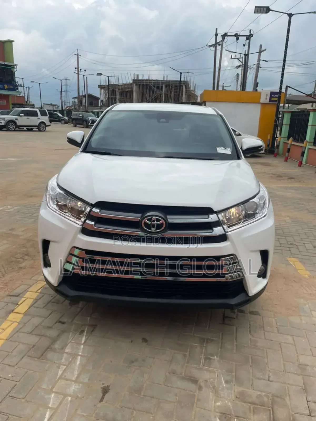 Toyota Highlander LE Plus 4x4 V6 (3.5L 6cyl 8A) 2017 Off white
