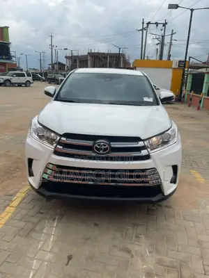Toyota Highlander LE Plus 4x4 V6 (3.5L 6cyl 8A) 2017 Off white