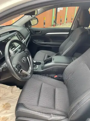 Toyota Highlander LE Plus 4x4 V6 (3.5L 6cyl 8A) 2017 Off white