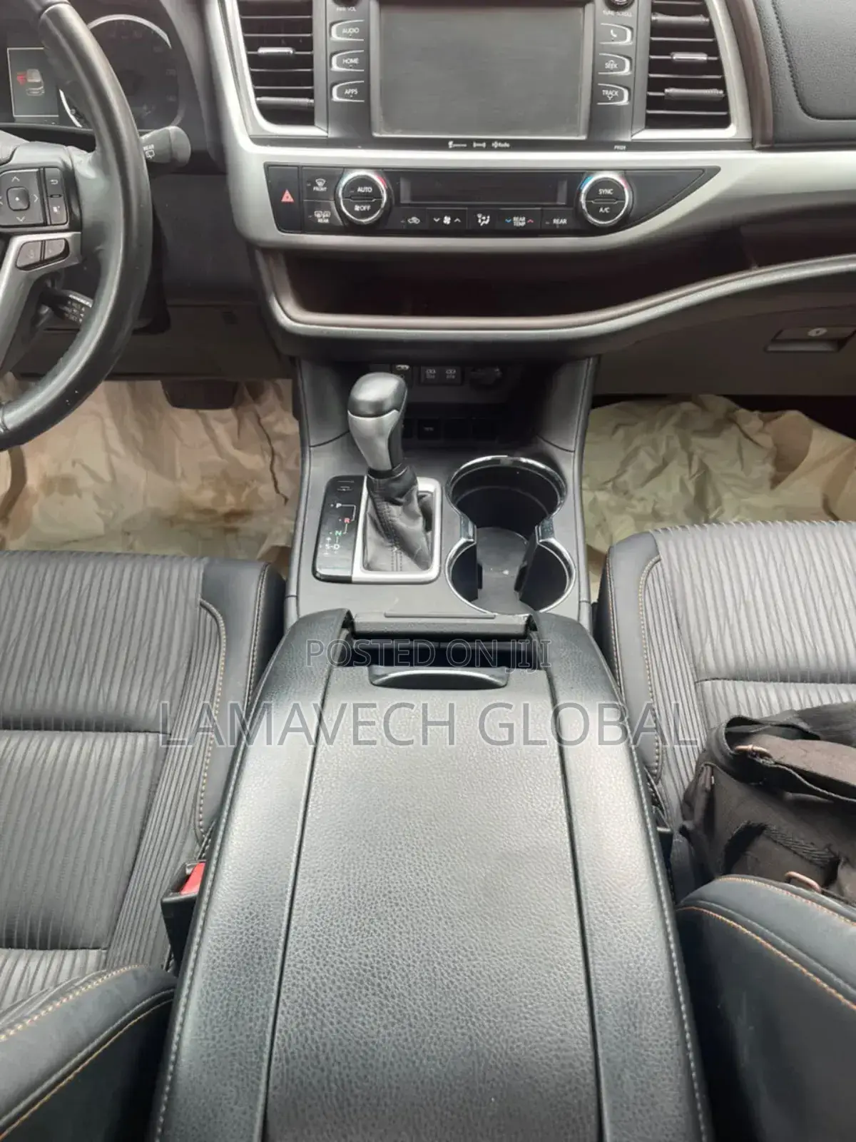 Toyota Highlander LE Plus 4x4 V6 (3.5L 6cyl 8A) 2017 Off white