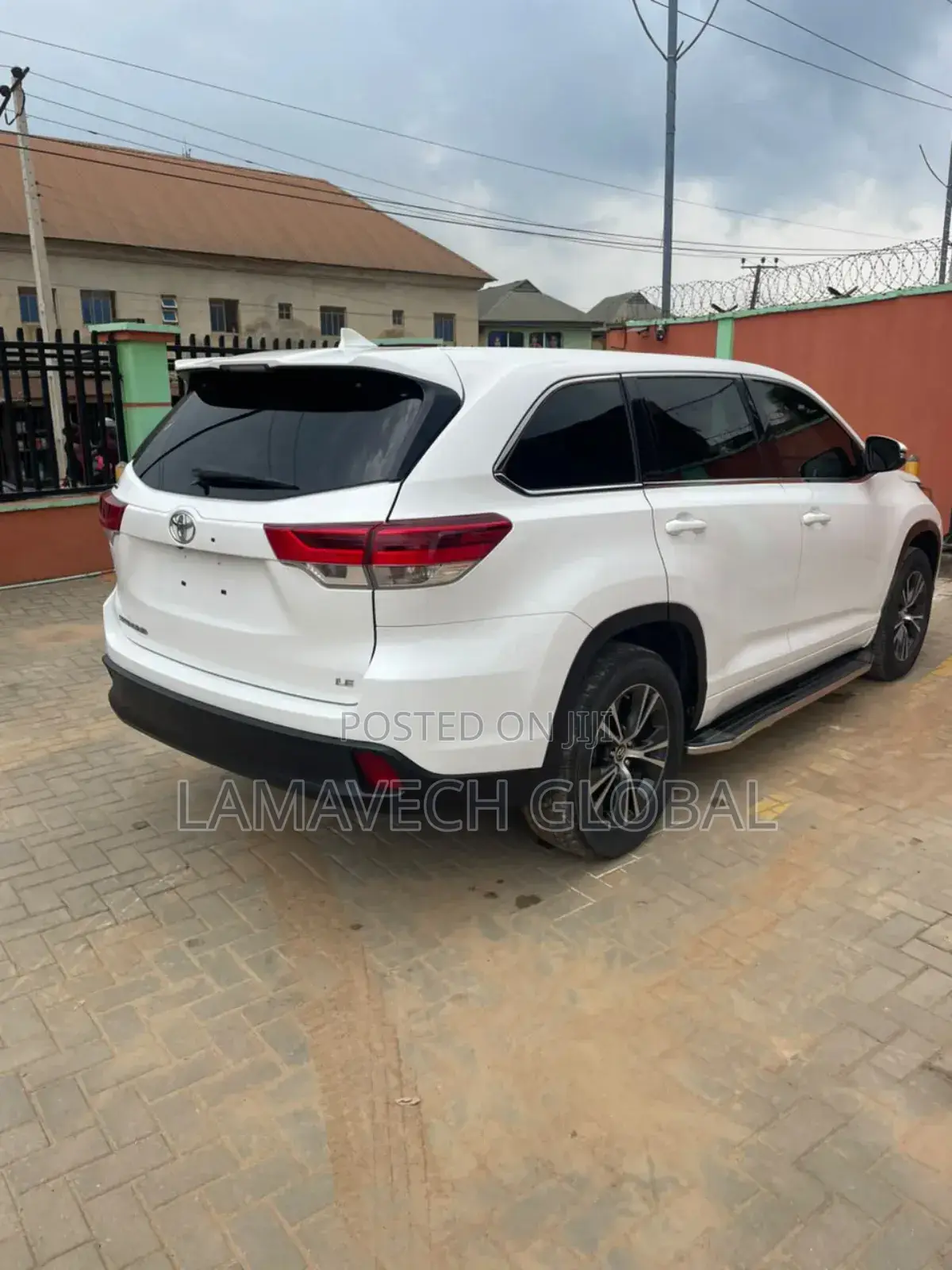 Toyota Highlander LE Plus 4x4 V6 (3.5L 6cyl 8A) 2017 Off white