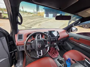 Toyota Hilux 2012 Black