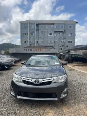 Toyota Camry XLE 4dr Sedan (2.5L 4cyl 6A) 2013 Gray
