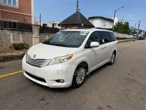 Toyota Sienna 2016 White