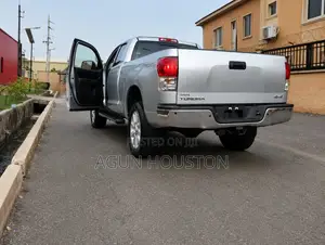 Toyota Tundra CrewMax 4x4 5.7L V8 FFV* 2013 Silver
