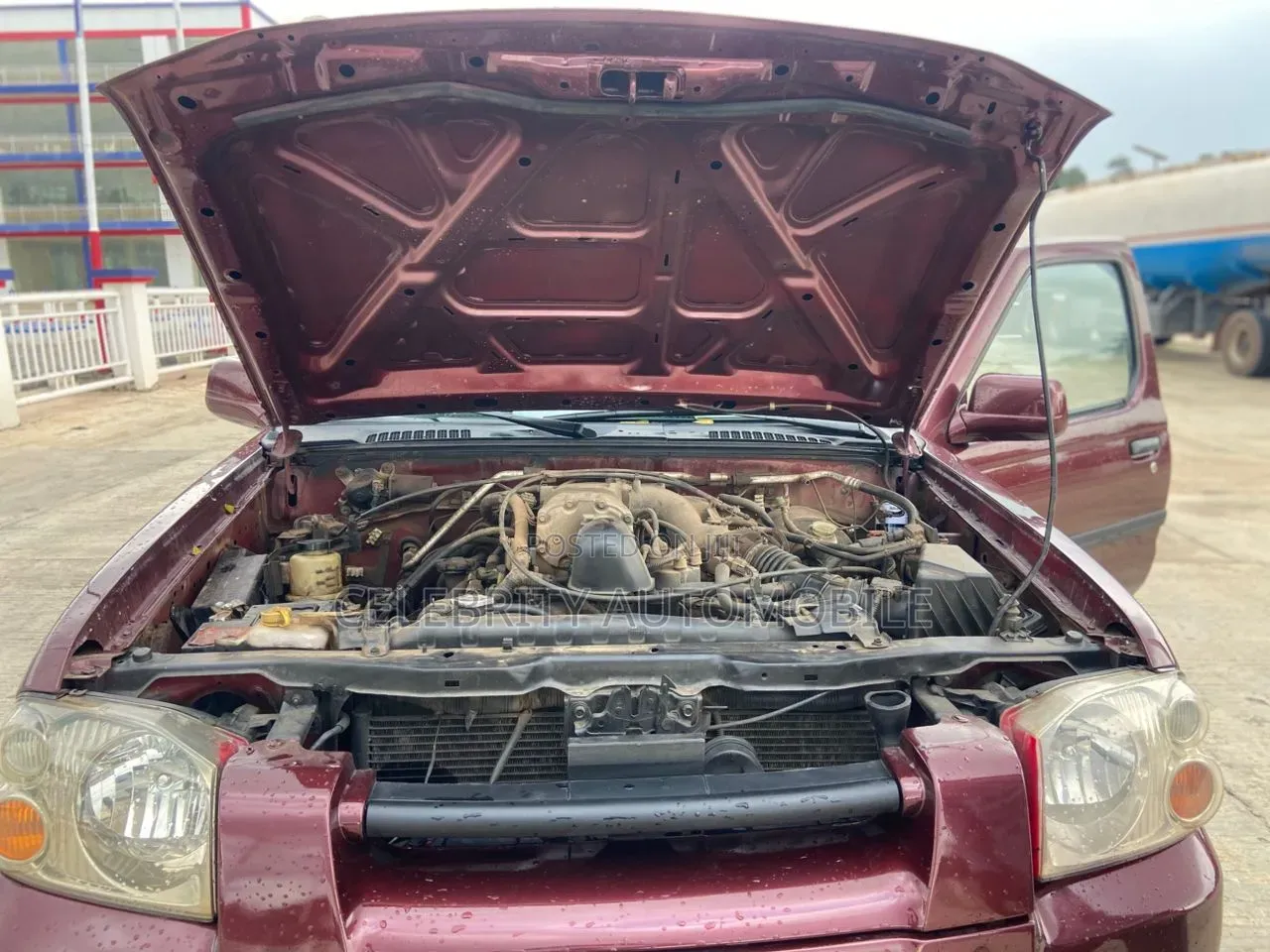 Nissan Frontier 2002 Red