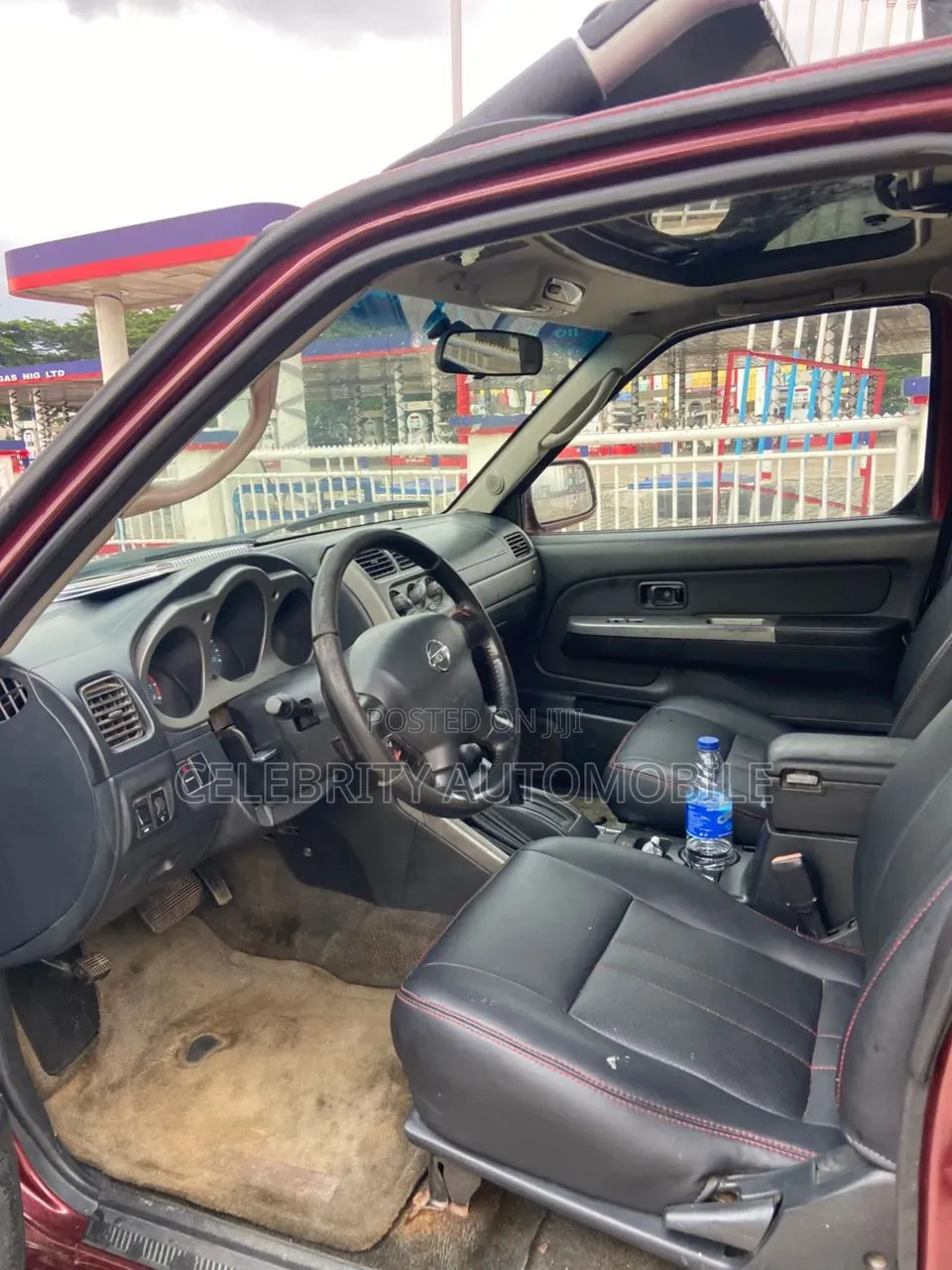 Nissan Frontier 2002 Red