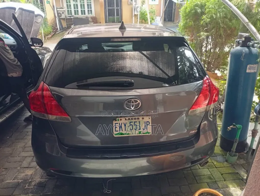 Toyota Venza 2010 Gold