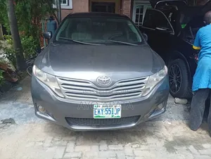 Toyota Venza 2010 Gold