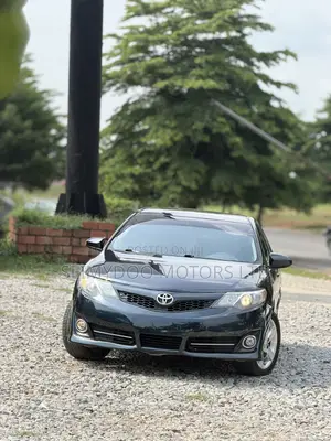Toyota Camry SE 4dr Sedan (2.5L 4cyl 6A) 2014 Gray
