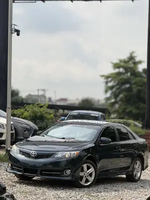 Toyota Camry SE 4dr Sedan (2.5L 4cyl 6A) 2014 Gray