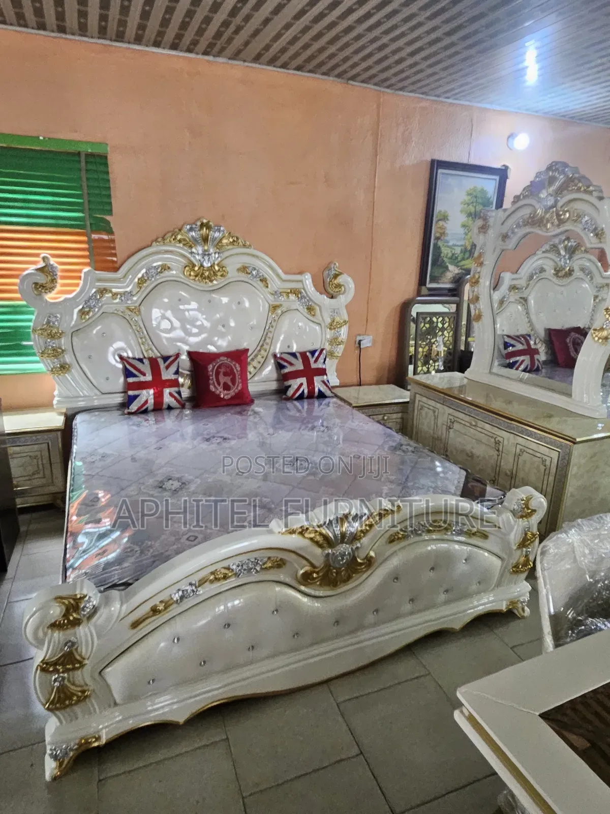 WWite Royal Bed