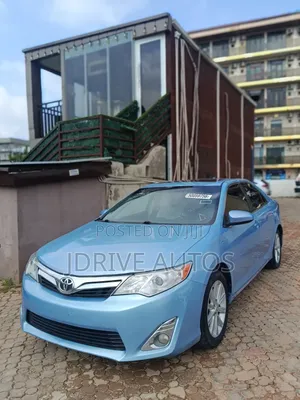 Toyota Camry XLE V6 4dr Sedan (3.5L 6cyl 6A) 2013 Blue