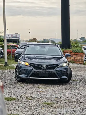 Toyota Camry SE (2.5L 4cyl 8A) 2019 Blue