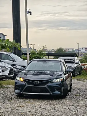 Toyota Camry SE (2.5L 4cyl 8A) 2019 Blue