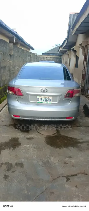 Toyota Avensis 2011 Silver
