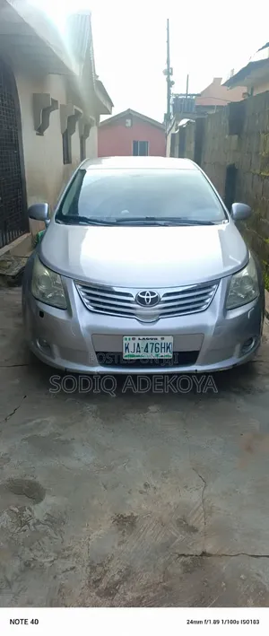 Toyota Avensis 2011 Silver