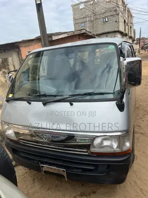 Toyota HiAce 1999 Grey