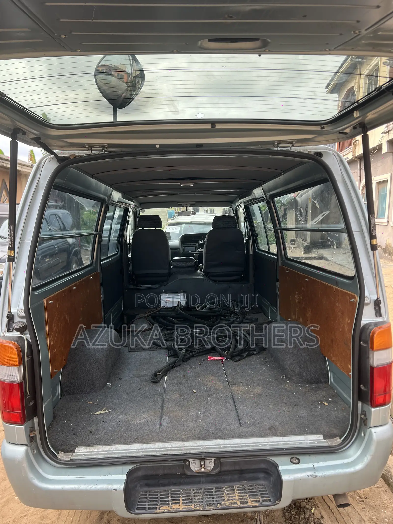 Toyota HiAce 1999 Grey