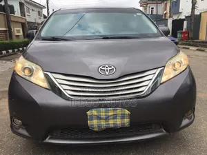 Toyota Sienna XLE 7 Passenger 2010 Gray