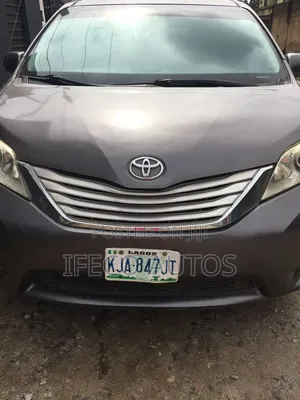 Toyota Sienna XLE 7 Passenger 2010 Gray