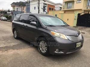 Toyota Sienna XLE 7 Passenger 2010 Gray