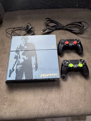 PlayStation 4 Hacked With 8 Games and Two Controller HDMI Cable