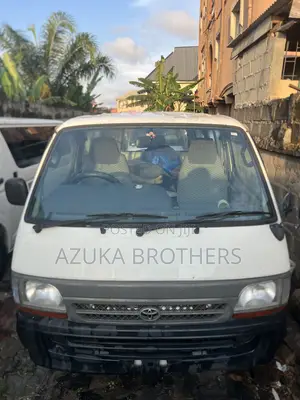 Toyota HiAce 1999 White