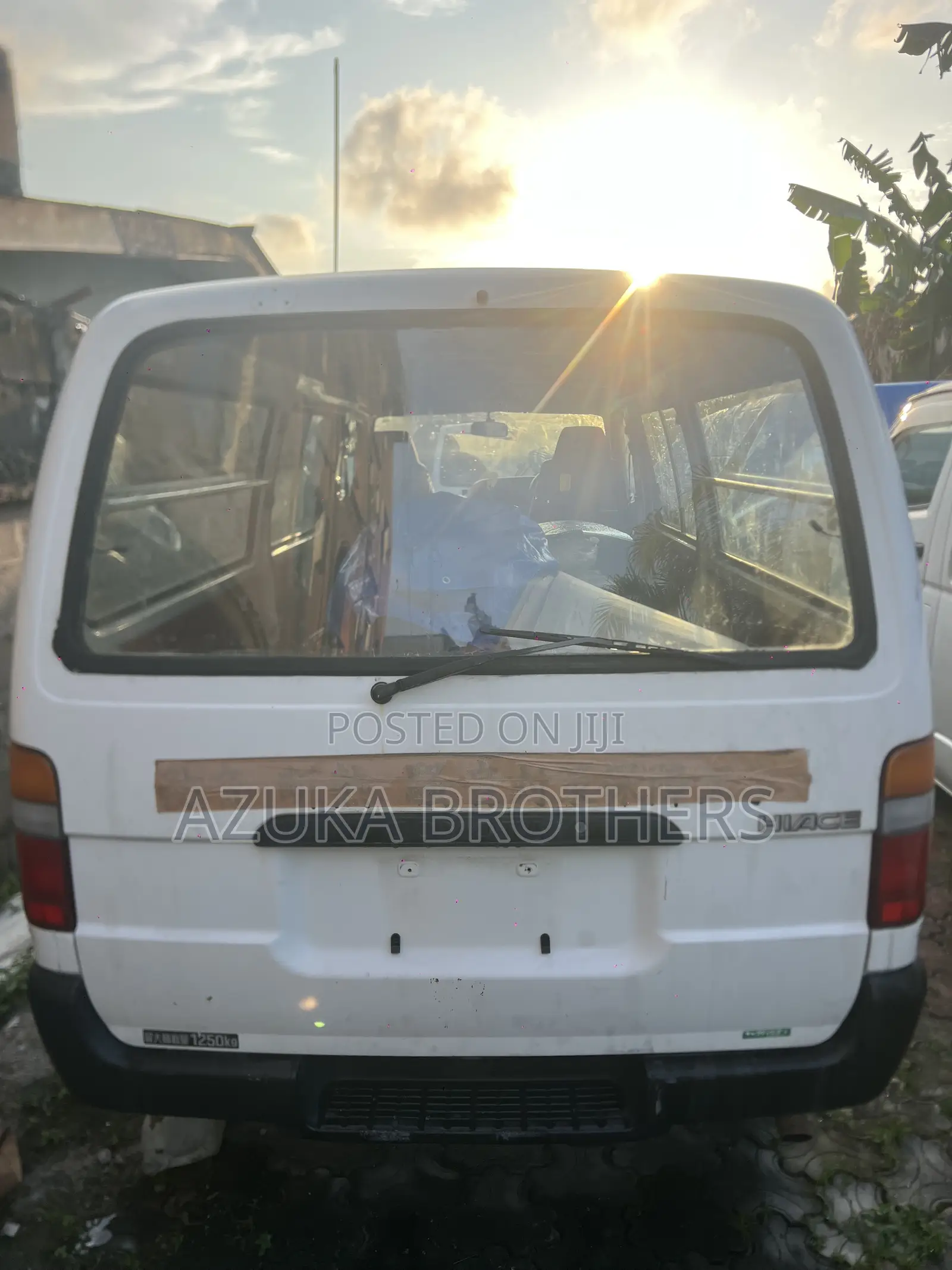 Toyota HiAce 1999 White
