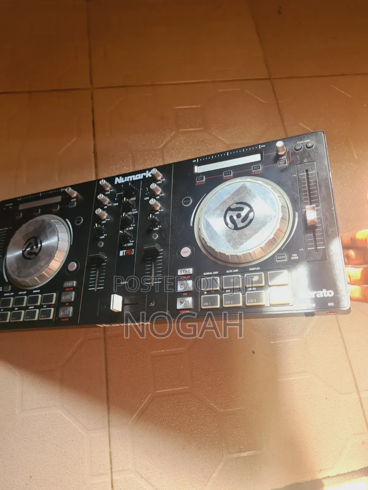 Numark Mixtrack Pro 3