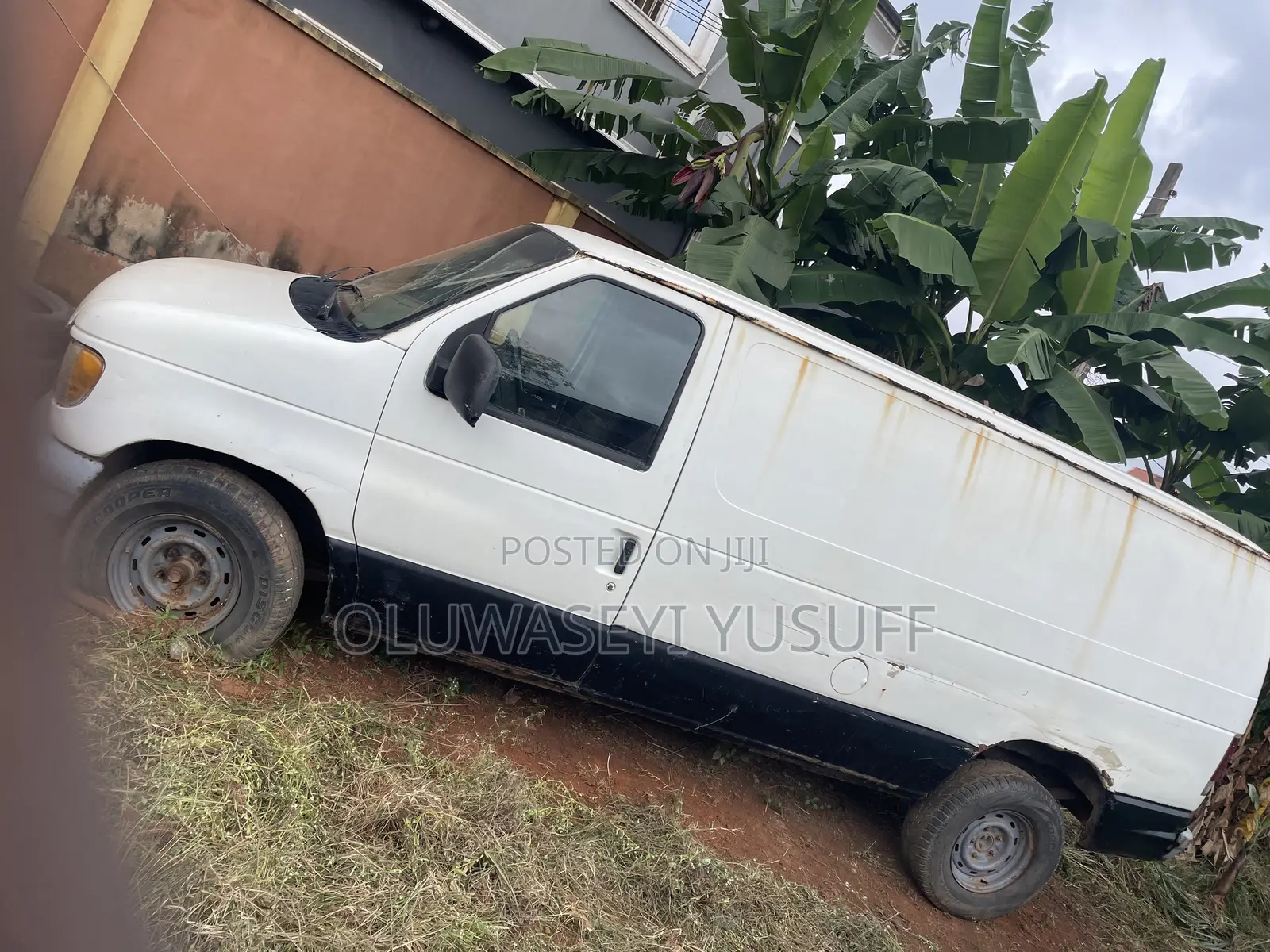 Ford E250 1995 White