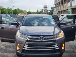 Toyota Highlander LE Plus 4dr SUV AWD (3.5L 6cyl 6A) 2015 Gray