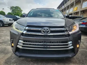 Toyota Highlander LE Plus 4dr SUV AWD (3.5L 6cyl 6A) 2015 Gray
