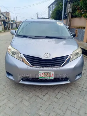 Toyota Sienna LE AWD 7-Passenger 2013 Gray