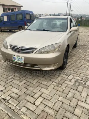 Toyota Camry LE 4dr Sedan (2.4L 4cyl 5A) 2006 Gold