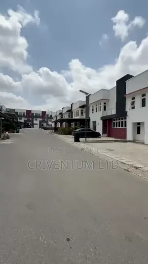 3bdrm Duplex in Dantata Estate, Kado for rent