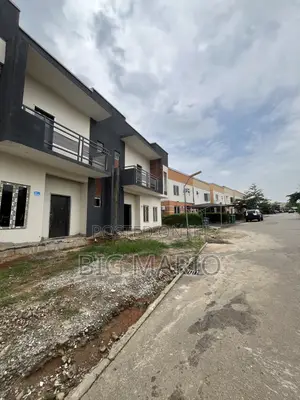 4bdrm Duplex in Brains And Hammers, Life Camp for sale