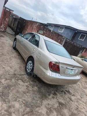 Toyota Camry LE 4dr Sedan (2.4L 4cyl 5A) 2005 Gold