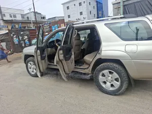 Toyota 4-Runner Limited V8 4x4 2005 Gold