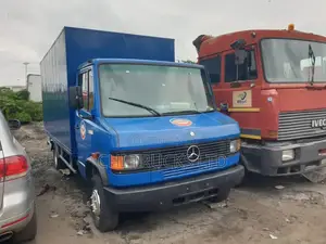Mercedes Benz 609 Space Cargo Truck
