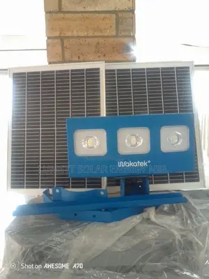 Wakatek 300W All-in-One Solar Outdoor Flood Light