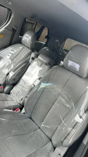 Toyota Sienna XLE AWD 7-Passenger 2013 Silver
