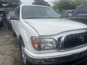 Toyota Tacoma PreRunner 4x2 Regular Cab 103.3 in. WB 2002 White