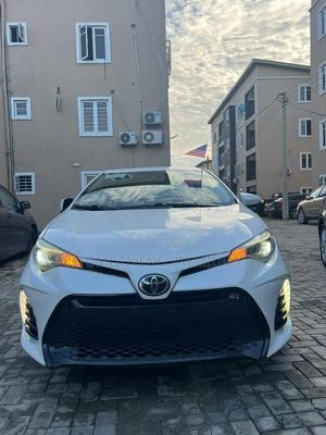 Toyota Corolla SE (1.8L 4cyl 2A) 2018 White