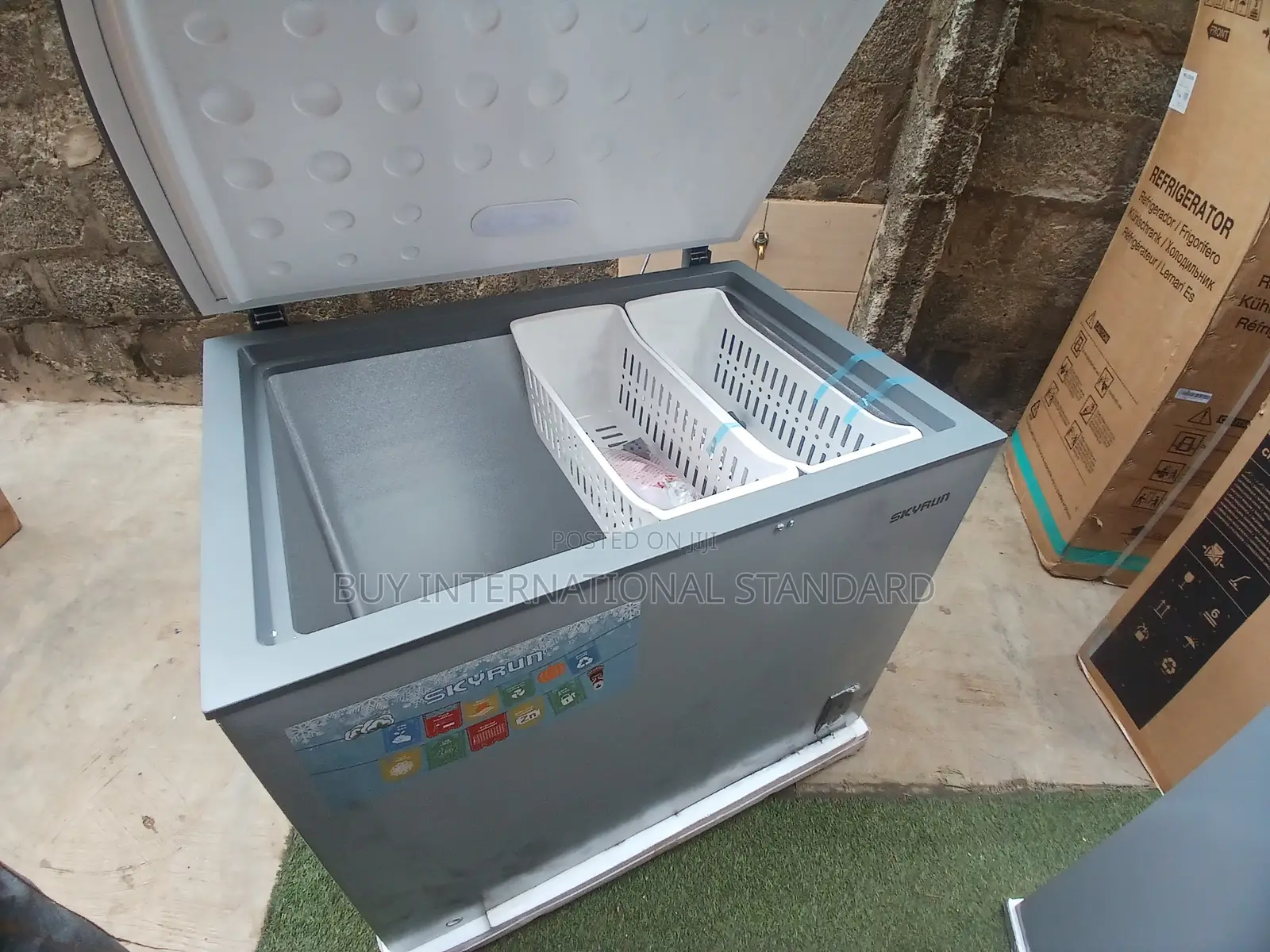 Powerful SKYRUN 260L Freezer for Bulk Food Storage