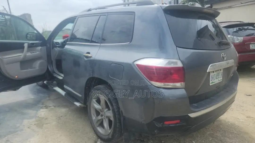 Toyota Highlander 2012 Gray