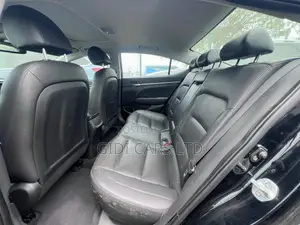 Hyundai Elantra Limited Sedan FWD (2.0L 4cyl 6A) 2017 Black