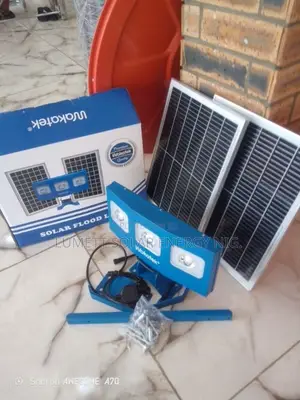 Wakatek 300W Solar Flood Light for Homes & Businesses