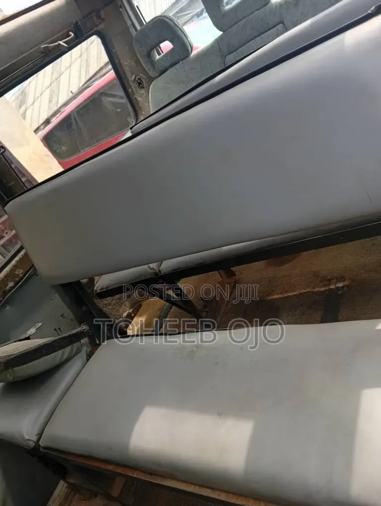 Mitsubishi L300 1998 Grey